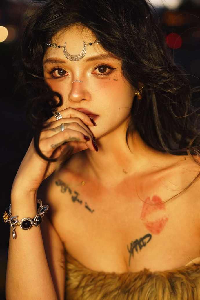 情绪模特